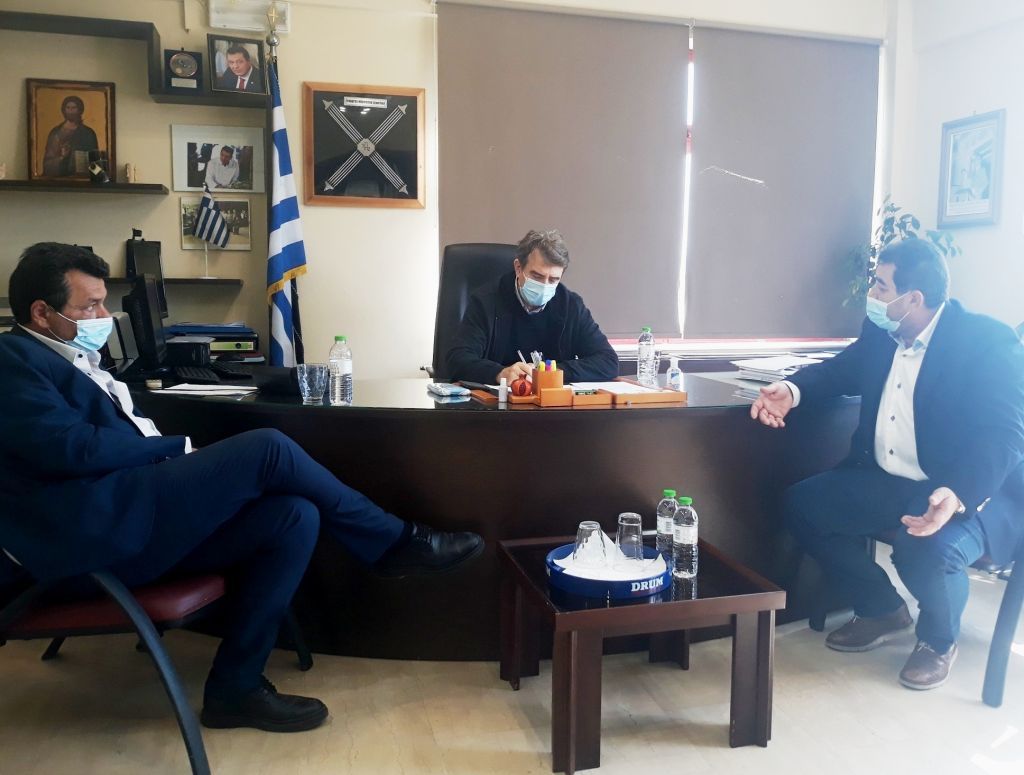 Ζεφύρι : Συνάντηση Χρυσοχοΐδη με τον δήμαρχο και τον αντιδήμαρχο