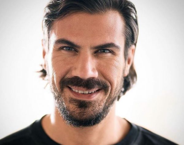 Άκης Πετρετζίκης: Ίδια μέρα γενέθλια με τον Κυριάκο Μητσοτάκη – Το μήνυμα στα social