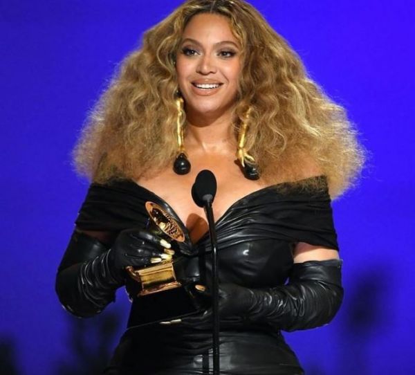 Grammy 2021: Οι πιο εντυπωσιακές στιγμές της φετινής απονομής