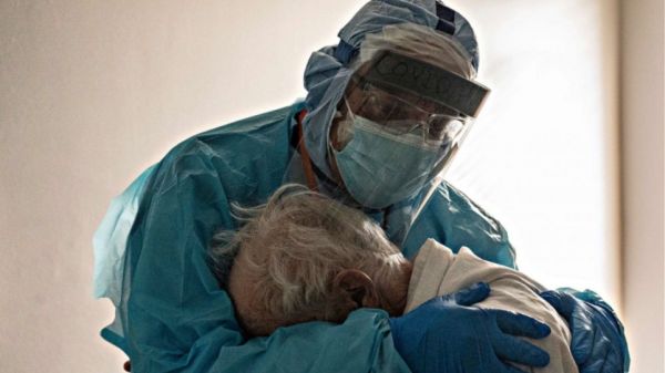 Οταν είμαστε σε πόλεμο υπάρχουν κι άλλες λύσεις, πέρα από επιστρατεύσεις και ανώφελες συγκρούσεις