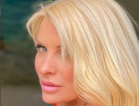 Ελένη Μενεγάκη : Πέντε υπέροχες φωτογραφίες δείχνουν τη μικρή της κόρη να μεγαλώνει