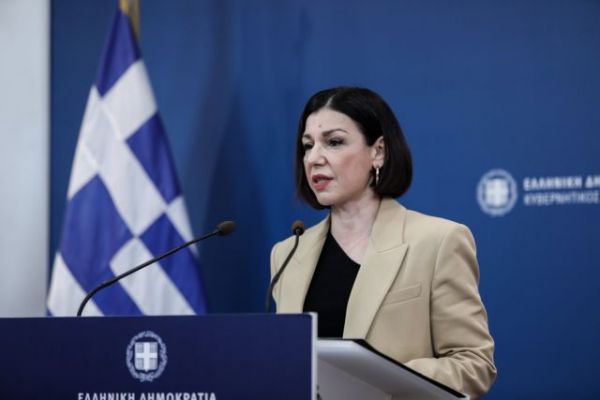 Πελώνη : Το εμβόλιο της AstraZeneca για τις ηλικίες 65 και άνω και στην Ελλάδα