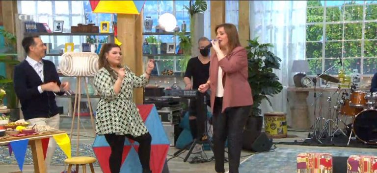 Η Γωγώ Τσαμπά «τα σπάει»  Καθαρά Δευτέρα με κλαρίνα και κέφι