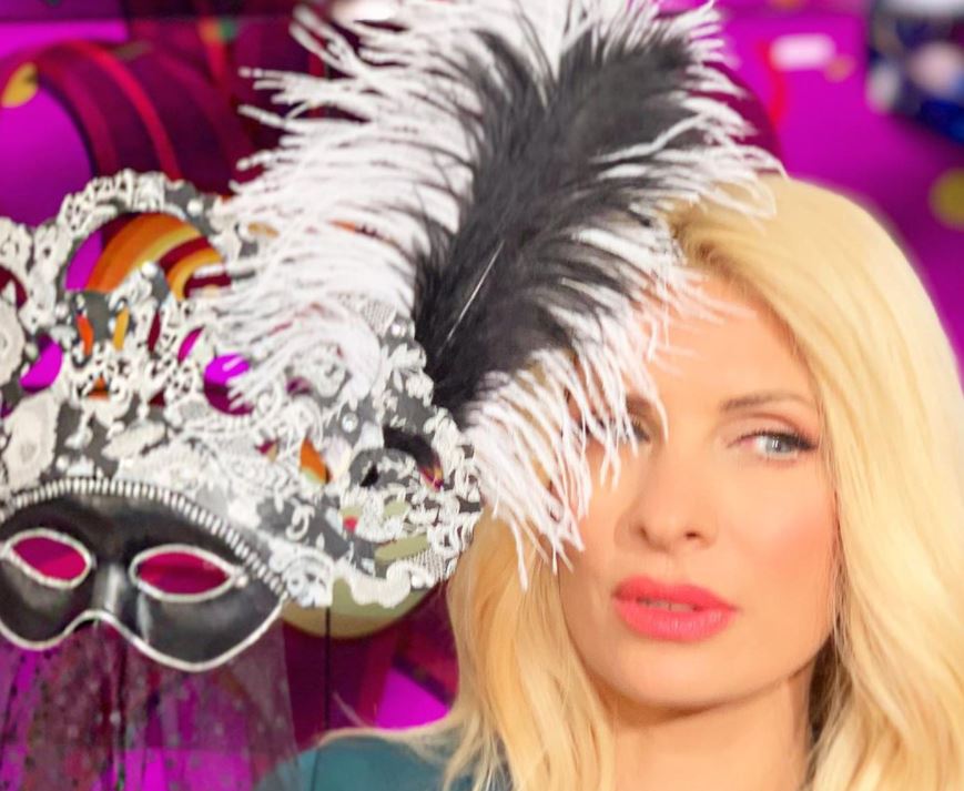 Ελένη Μενεγάκη: Οι καλύτερες αποκριάτικες στιγμές της