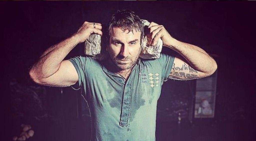 Ηλίας Βαλάσης: «Είμαι ένα κακοποιημένο παιδί, από μηδέν ετών»