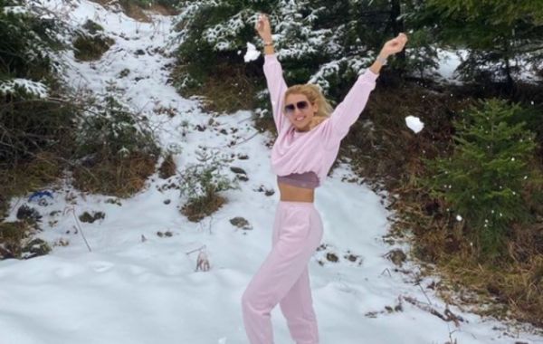 Κωνσταντίνα Σπυροπούλου: Συνεχίζει τις διακοπές παρά τις αντιδράσεις