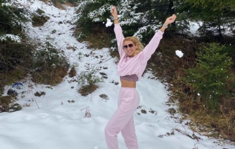 Κωνσταντίνα Σπυροπούλου: Συνεχίζει τις διακοπές παρά τις αντιδράσεις