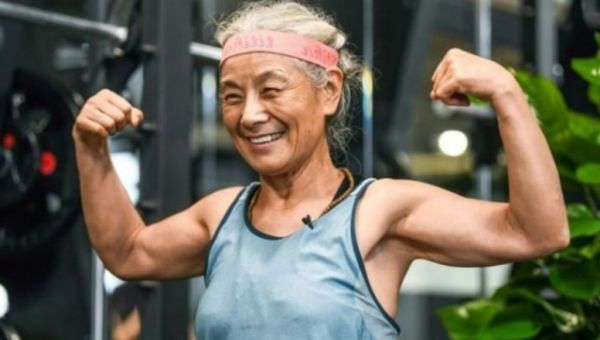 Γιαγιά στην Σανγκάη γίνεται viral με τις σκληρές προπονήσεις της στο TikTοk