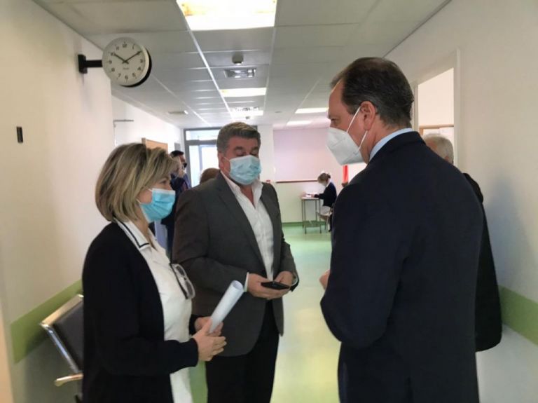 Επίσκεψη του υπουργού Αγροτικής Ανάπτυξης στο Νοσοκομείο Αγρινίου