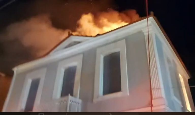 Κεραυνός χτύπησε αρχοντικό – στολίδι στην Καλλονή Λέσβου