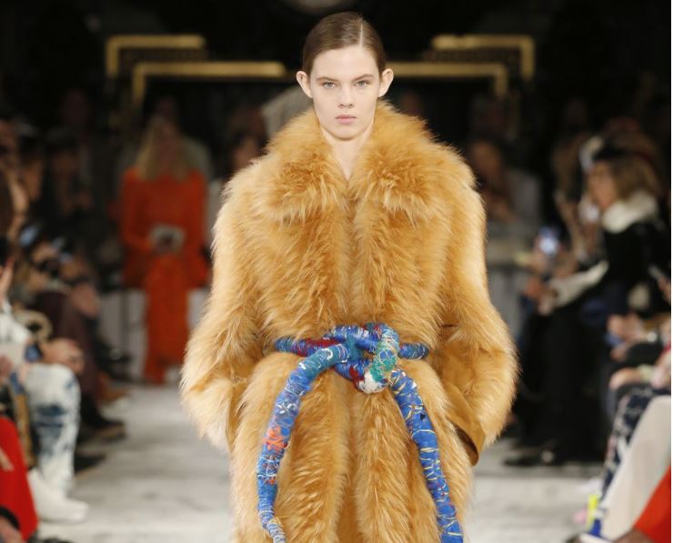 #FurFreeBritain: Διάσημοι σχεδιαστές λένε «όχι» στις πωλήσεις γούνας