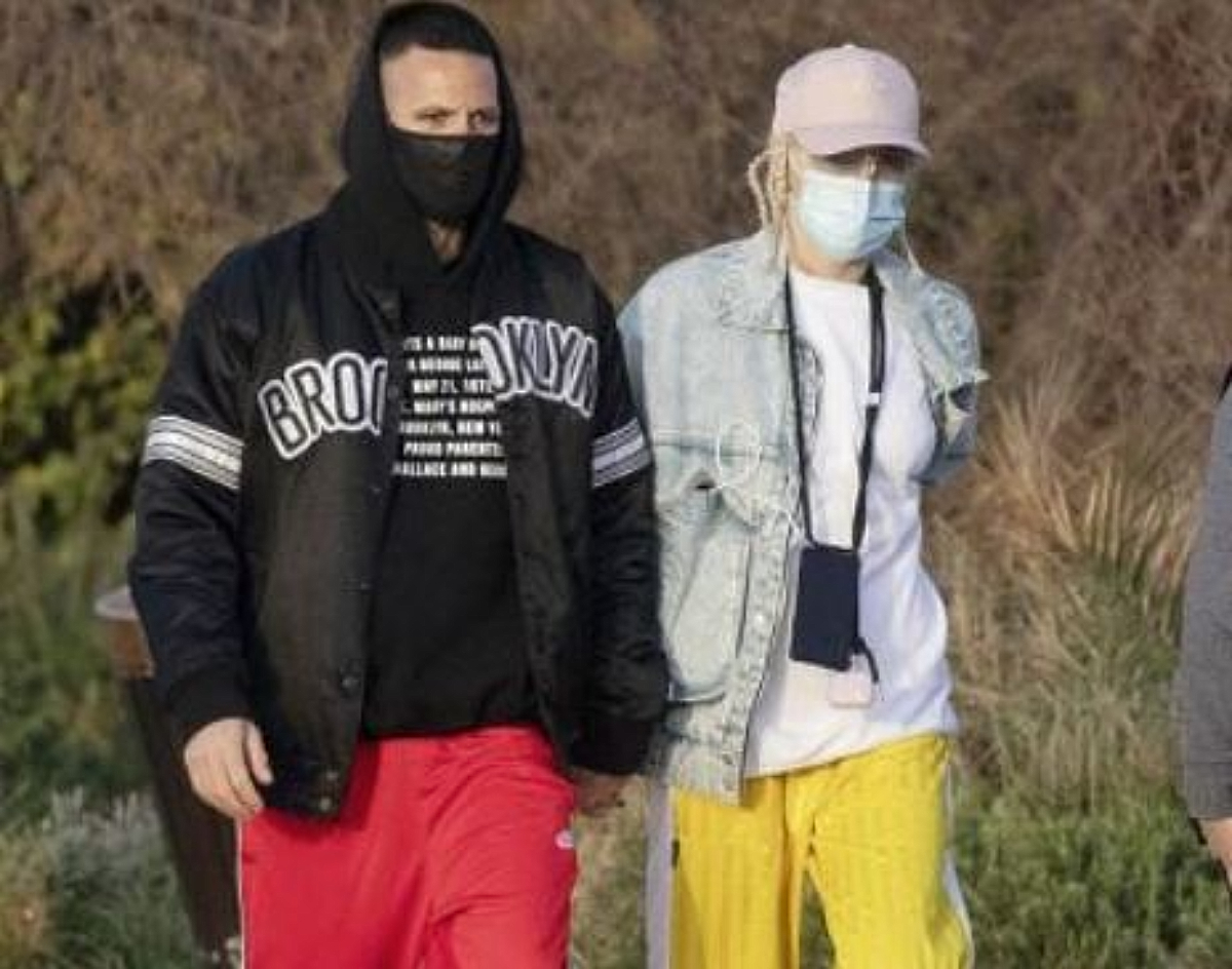 Μπορείτε να αναγνωρίσετε αυτό το ζευγάρι στη Βουλιαγμένη ;