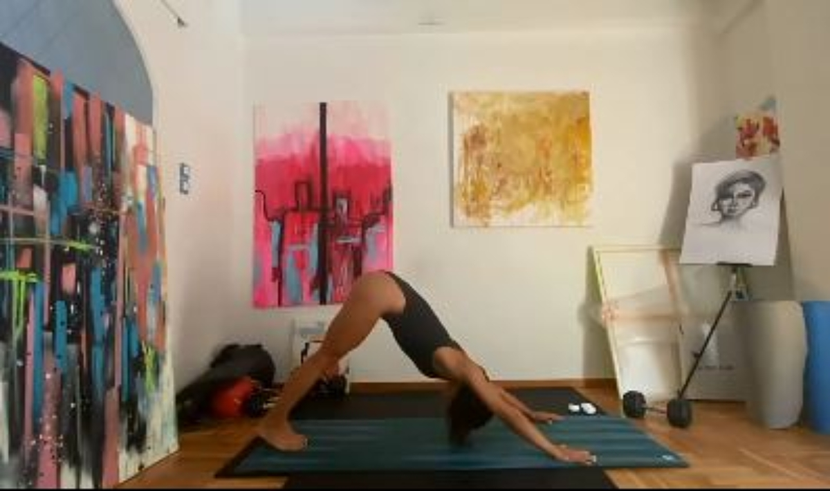 Survivor : Η Καρολίνα μας δείχνει πώς πρέπει να γίνονται το σωστό…pilates – Βίντεο