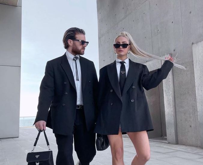 Ιωάννα Τούνη: Βόλτα χωρίς μάσκα στο κέντρο της Αθήνας