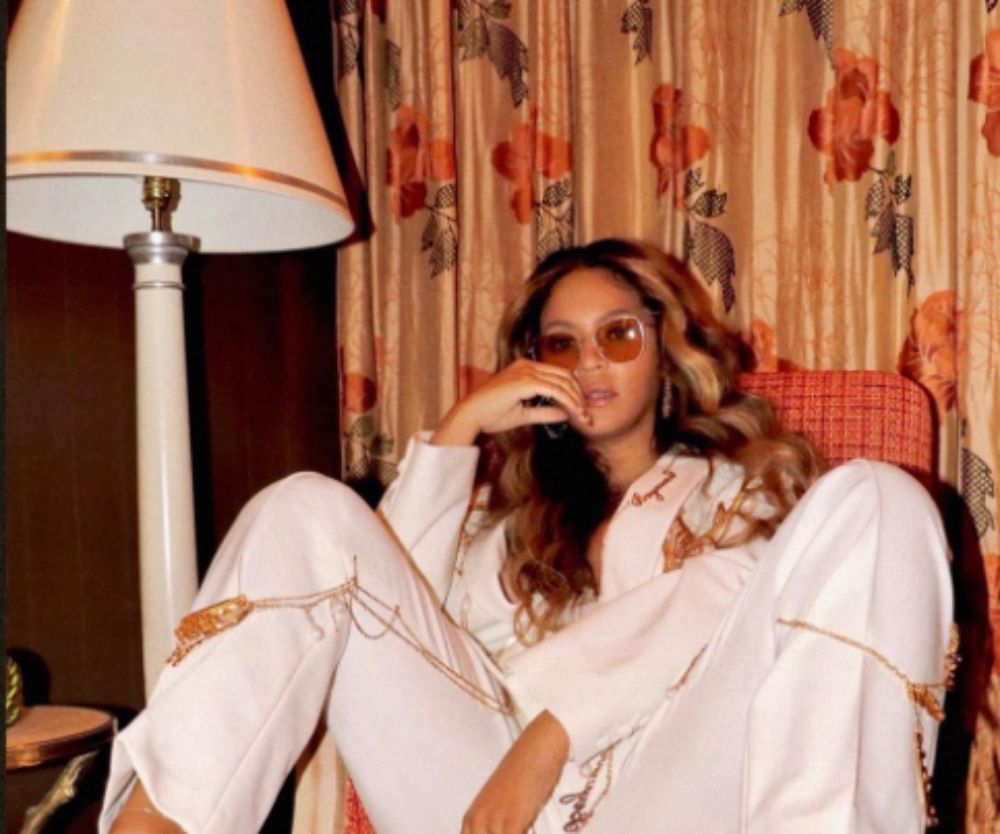 Η Μπιγιονσέ φέρνει ξανά στην μόδα ένα αξεσουάρ από τα παλιά