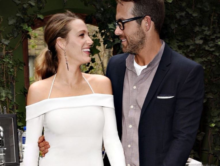 Ράιν Ρέινολντς – Μπλέικ Λάιβλι: Εμβολιάστηκαν για τον κοροναϊό και τρόλαρουν τους αρνητές