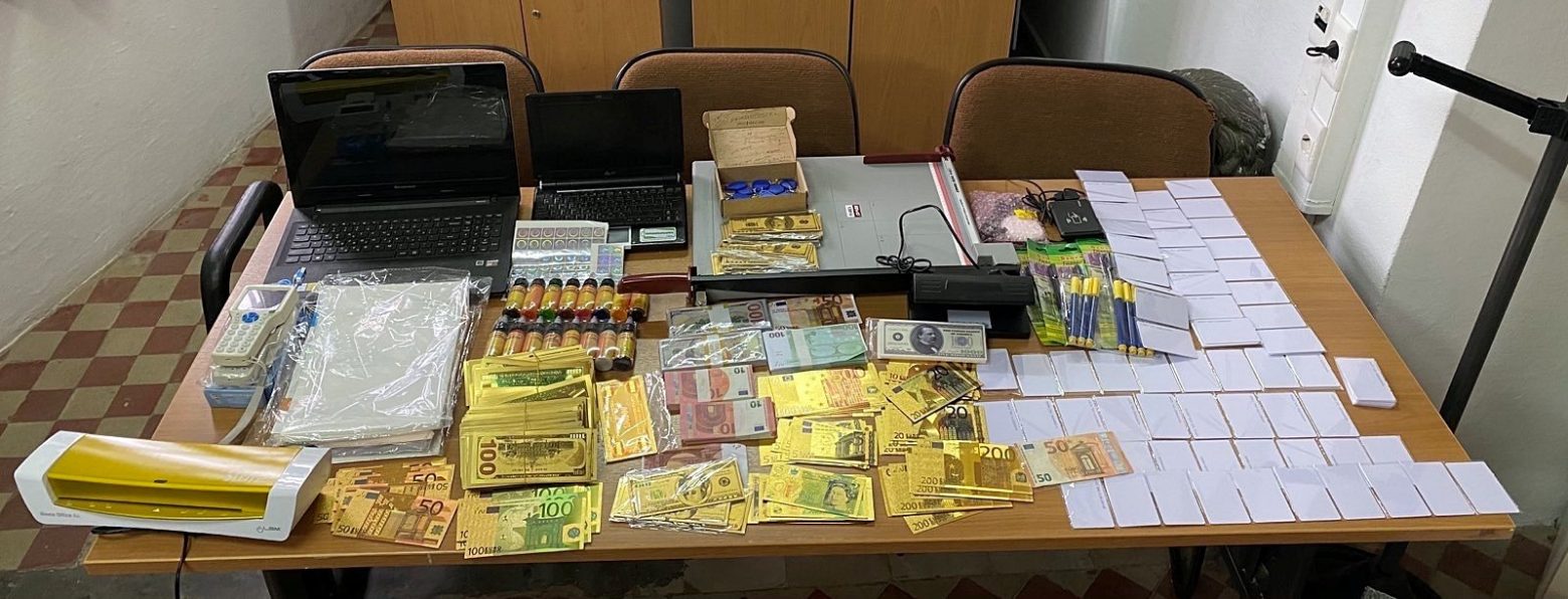 Ρόδος : Συνελήφθη πριν προλάβει να διαθέσει πάνω από 1.000 πλαστά χαρτονομίσματα στην αγορά