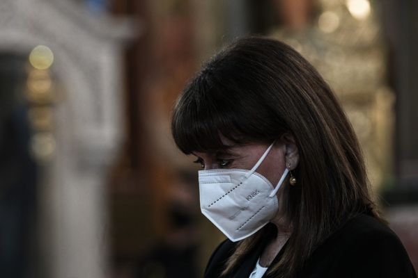 Παρουσία της Προέδρου η ακολουθία του επιταφίου στην Ιερά Μητρόπολη Πειραιά