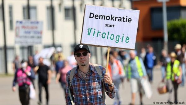 Στουτγάρδη: Διαδηλώσεις αρνητών της πανδημίας