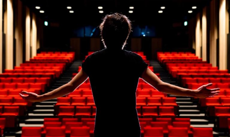 ΣΕΗ: 25 νέες καταγγελίες κατά γνωστού ηθοποιού και σεναριογράφου