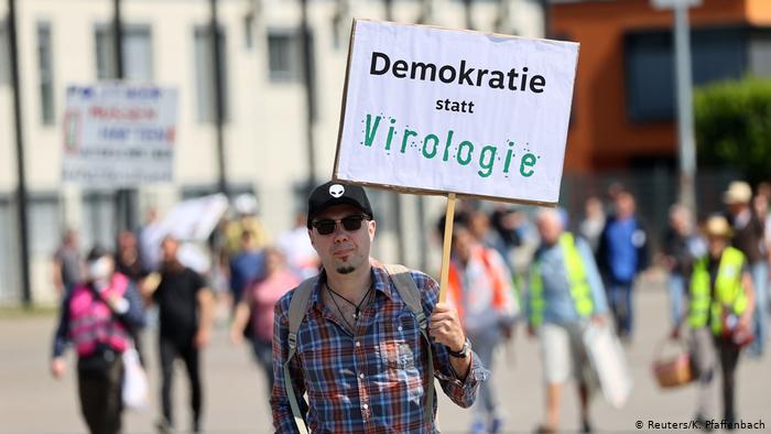 Στουτγάρδη: Διαδηλώσεις αρνητών της πανδημίας