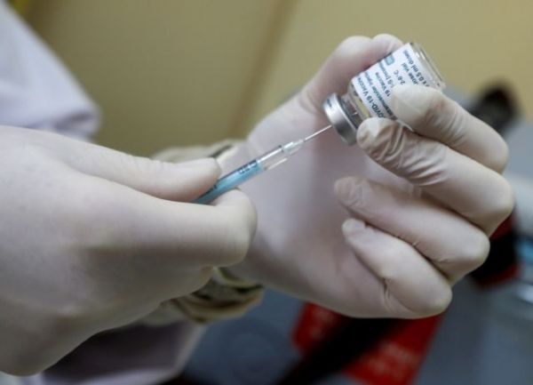 Κοροναϊός : Τι απαντά ο ΕΟΦ στις καταγγελίες καθηγητή για τις παρενέργειες των εμβολίων