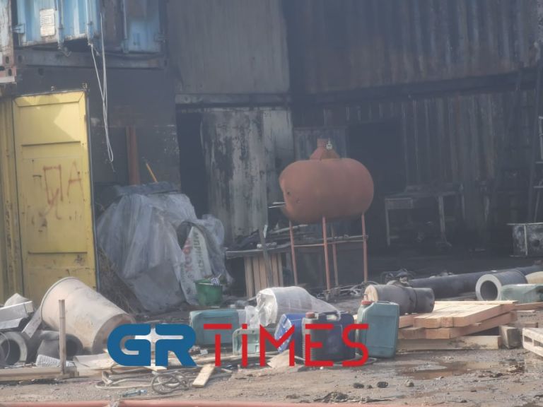 Υπό έλεγχο η φωτιά στο Καλοχώρι