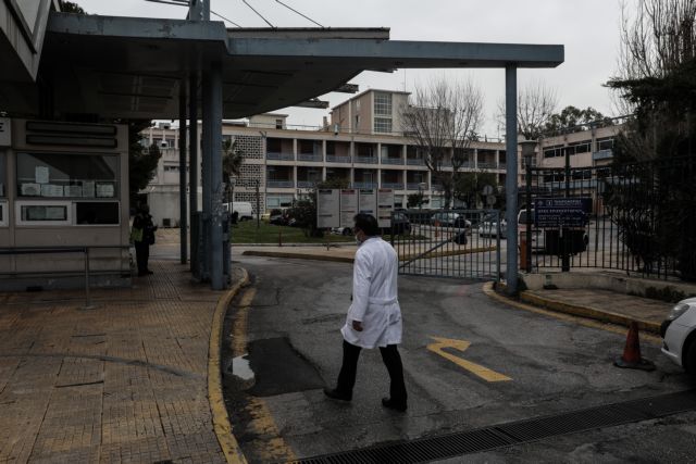 Κοροναϊός : «Πολεμική» εφημερία στα νοσοκομεία της Αττικής