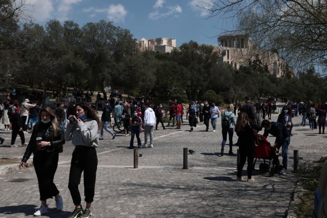 Προβληματισμός για συνωστισμό και κορονοπάρτι σε Αθήνα, Θεσσαλονίκη και Πάτρα