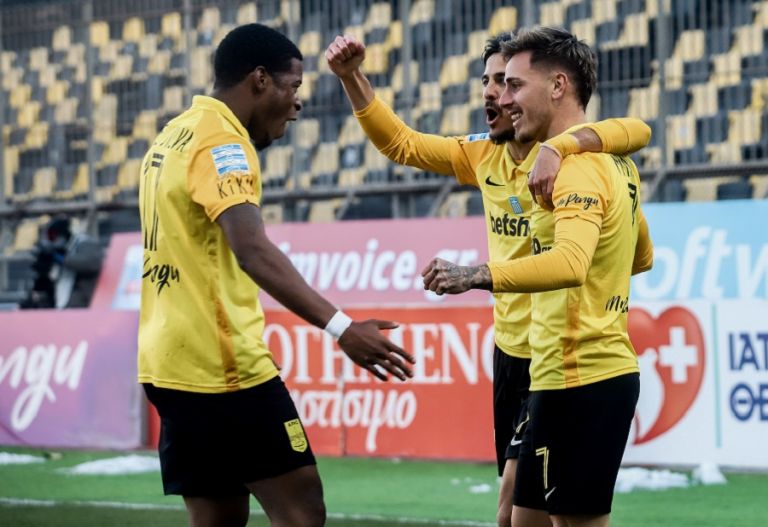 Μειώνει σε 1-3 ο Άρης με πλασέ του Μαντσίνι