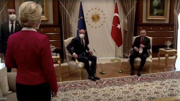 Το «sofagate» στριμώχνει τον Ερντογάν – Γαλλικά «πυρά» μετά την επίθεση Ντράγκι