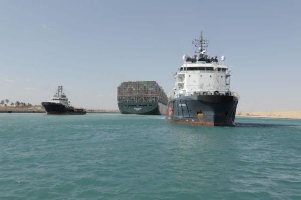 Σουέζ : Η Αρχή της Διώρυγας διεκδικεί αποζημιώσεις 1 δισ. δολαρίων για το «Ever Given»