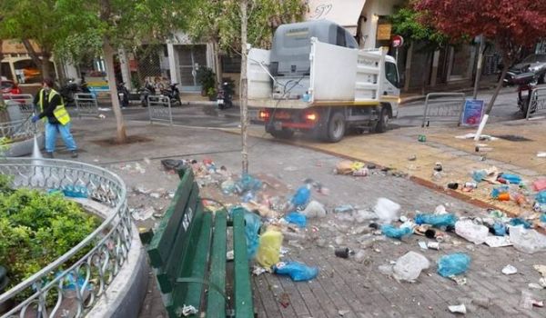 Κυψέλη : Ένας απέραντος σκουπιδότοπος (για ακόμη μια φορά) η πλατεία Αγίου Γεωργίου