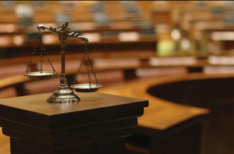 Πάτμος: Στο εδώλιο πατέρας που χτυπούσε και απειλούσε τα παιδιά και τη σύζυγό του