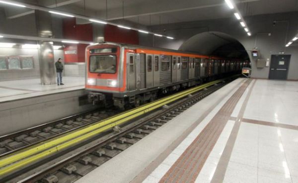 Μετρό : Ακόμη ένα άτομο εγκλωβισμένο στον Χολαρμό – Πού εκτελούνται δρομολόγια