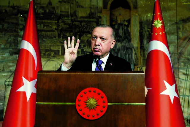Τουρκία: Στο χείλος του γκρεμού η λίρα, η οικονομία και ο Ερντογάν