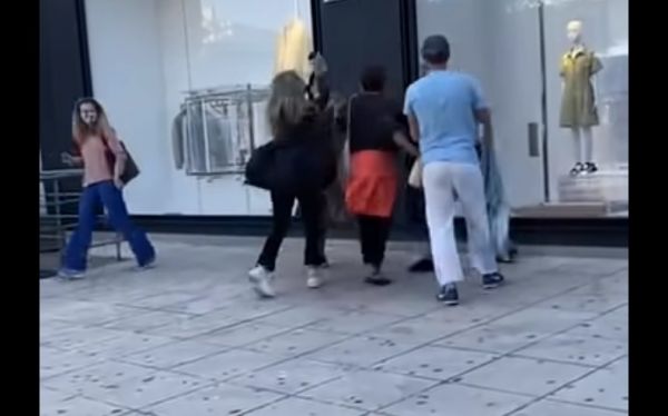 Μαλλιοτραβήγματα έξω από γνωστό κατάστημα στη Γλυφάδα