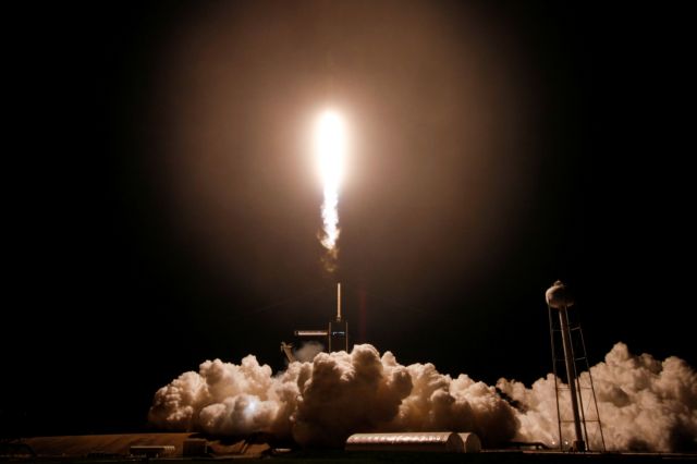 Ελον Μασκ: Έφτασε στον Διεθνή Διαστημικό Σταθμό ο πύραυλος της SpaceX