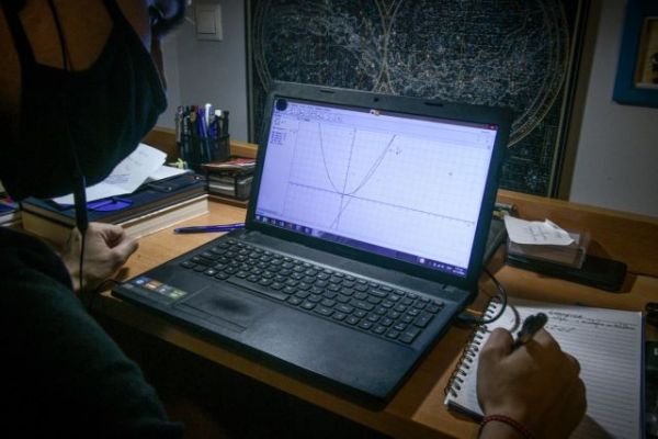 Μαγνησία:  Επιδειξίας «εισέβαλε» στην τηλεκπαίδευση και τίναξε το μάθημα στον αέρα