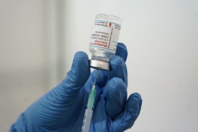 Κοροναϊός: «Ελευθερώνονται» οι νέοι 30 με 39 ετών – Ποιοι παίρνουν σειρά για τον εμβολιασμό