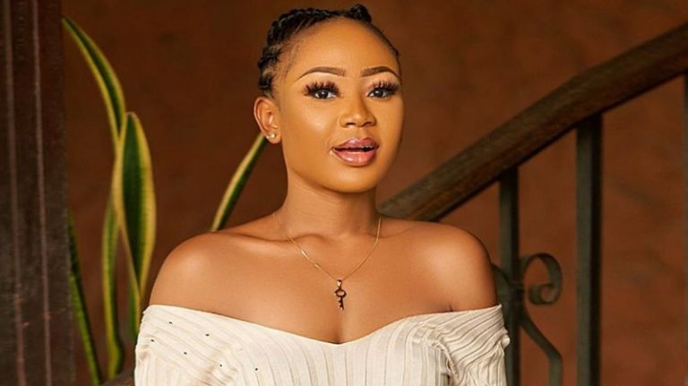 Γκάνα : Στη φυλακή ηθοποιός – φίλη της Cardi B που πόζαρε γυμνή με τον 7χρονο γιο της