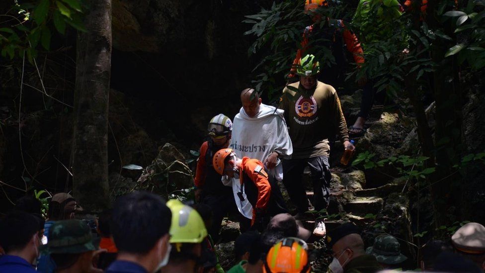 Ταϊλάνδη : Βουδιστής μοναχός απεγκλωβίστηκε από σπηλιά έπειτα από 4 ημέρες - Πήγε για διαλογισμό