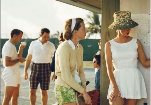 Λεπτή στέκα: Αυτό είναι το νέο αξεσουάρ μαλλιών που βλέπετε παντού στο Instagram