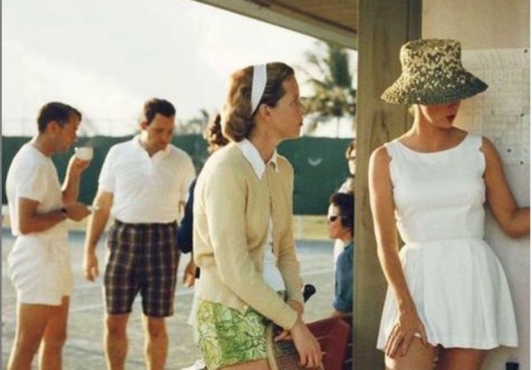 Λεπτή στέκα: Αυτό είναι το νέο αξεσουάρ μαλλιών που βλέπετε παντού στο Instagram