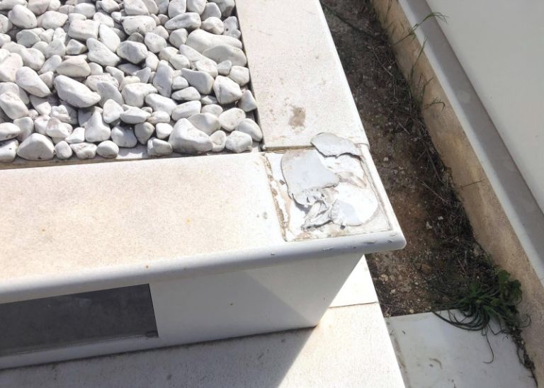 Θεσσαλονίκη: Άγνωστοι έκλεψαν 45 καντήλια από μνήματα και προκάλεσαν φθορές στα κοιμητήρια των Πεύκων