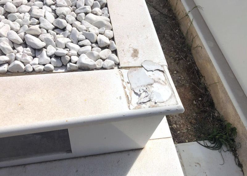 Θεσσαλονίκη: Άγνωστοι έκλεψαν 45 καντήλια από μνήματα και προκάλεσαν φθορές στα κοιμητήρια των Πεύκων