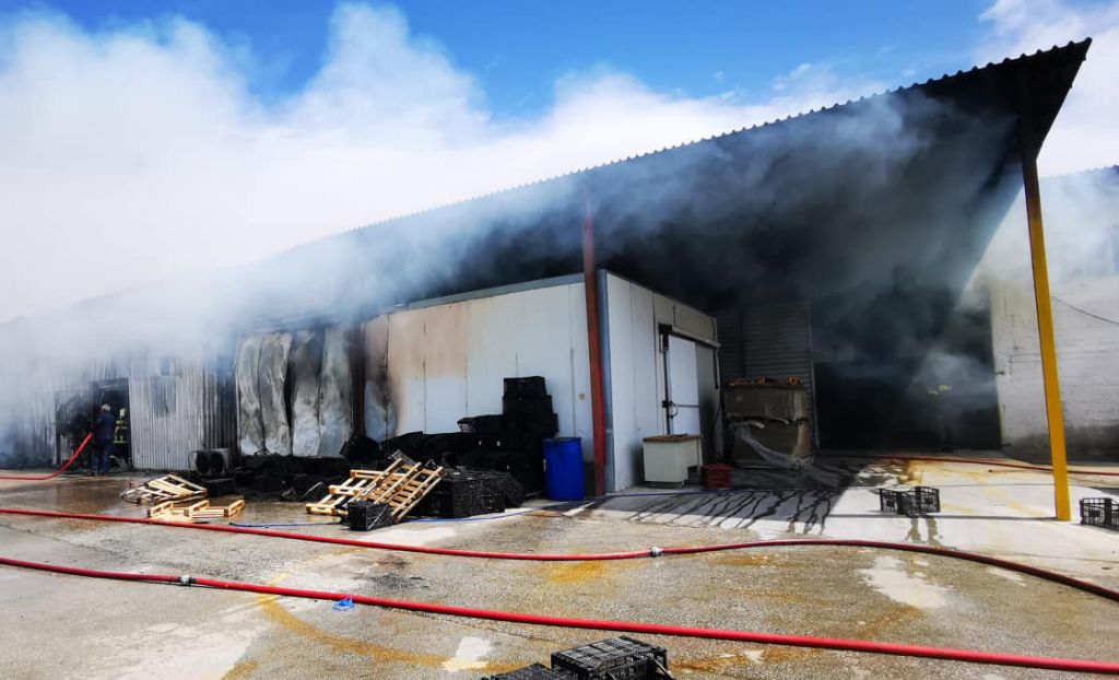 Αργολίδα : Πυρκαγιά σε εργοστάσιο στο Παναρίτι
