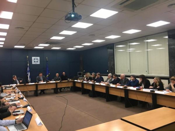 Βουλή: Χαμός με την τροπολογία για την ασυλία της Επιτροπής λοιμωξιολόγων