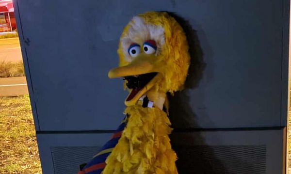 Ληστές του Μπιγκ Μπερντ: Δύο άνδρες συνελήφθησαν για κλοπή στολής του Sesame Street