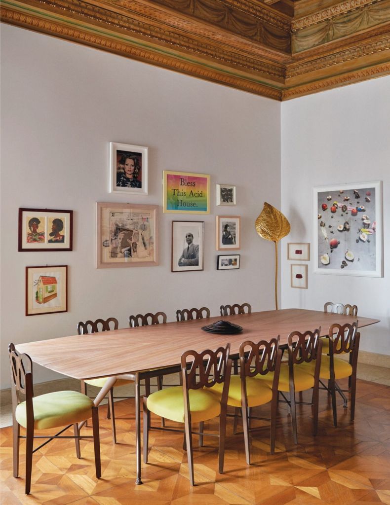 Αυτό το άνετο διαμέρισμα στην Ρώμη μοιάζει με ροκ εν ρολ γκαλερί